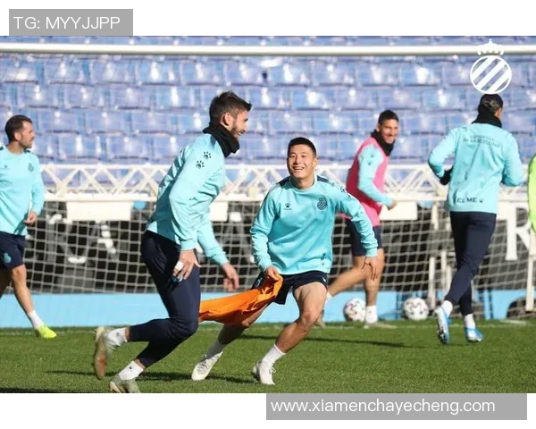 雷耶斯与西班牙人对决回顾球场上的激情与荣耀交织